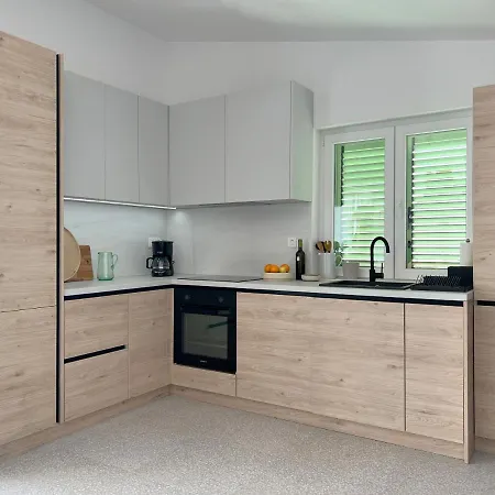 Pina&yucca I Luxury Apartment, Walk To The Beach! Trogir