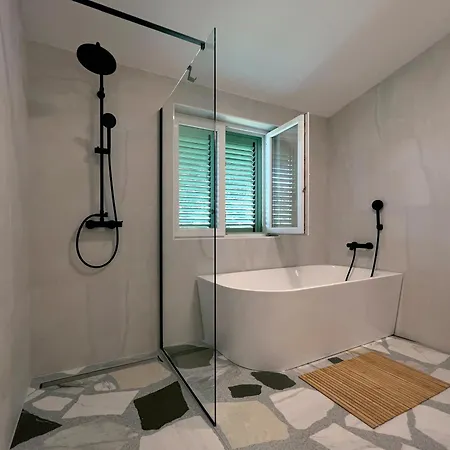 Pina&yucca I Luxury Apartment, Walk To The Beach! * Trogir